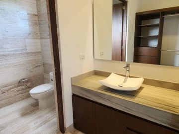 Casa en venta con páneles solares en el Yucatán Country Club