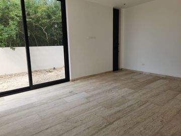 Casa en venta con páneles solares en el Yucatán Country Club