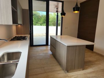 Casa en venta con páneles solares en el Yucatán Country Club