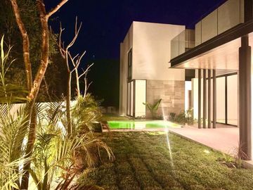Casa en venta con páneles solares en el Yucatán Country Club