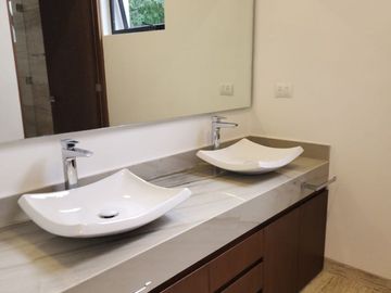 Casa en venta con páneles solares en el Yucatán Country Club