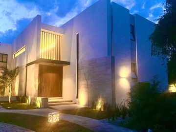 Casa en venta con páneles solares en el Yucatán Country Club