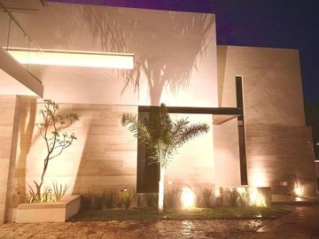 Casa en venta con páneles solares en el Yucatán Country Club