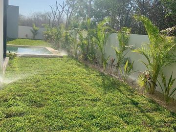 Casa en venta con páneles solares en el Yucatán Country Club