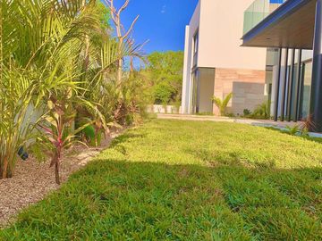 Casa en venta con páneles solares en el Yucatán Country Club