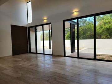 Casa en venta con páneles solares en el Yucatán Country Club