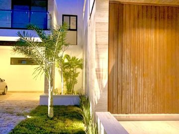 Casa en venta con páneles solares en el Yucatán Country Club