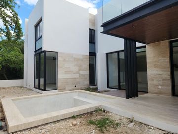 Casa en venta con páneles solares en el Yucatán Country Club