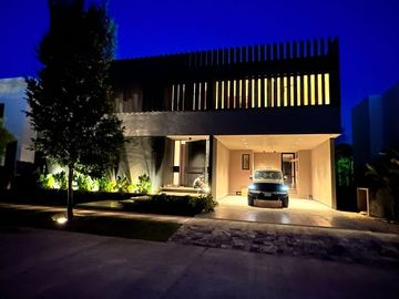 Casa en venta en privada Kutz en el Yucatán Country Club