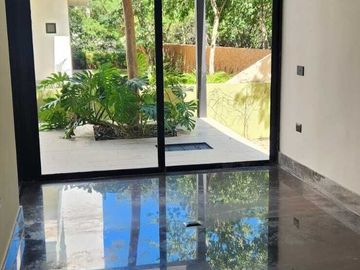 Casa en venta en privada Kutz en el Yucatán Country Club