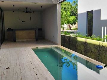 Casa en venta en privada Kutz en el Yucatán Country Club