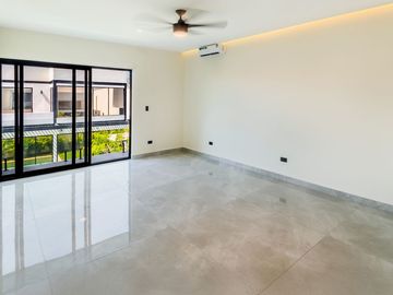 Casa en venta con paneles solares en el Yucatán Country Club