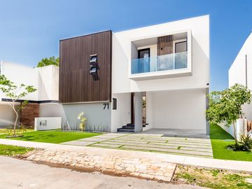 Casa en venta con paneles solares en el Yucatán Country Club