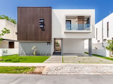 Casa en venta con paneles solares en el Yucatán Country Club