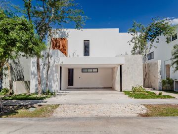Casa en venta en Privada Kutz en el Yucatán Country Club
