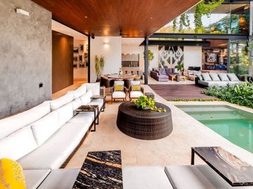 Casa en venta frente a un lago en  campo de golf