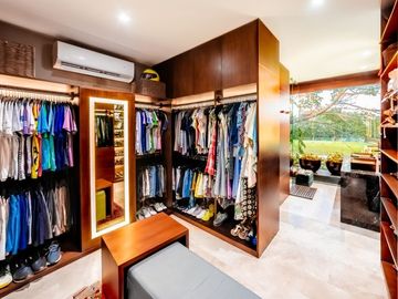 Casa en venta frente a un lago en  campo de golf