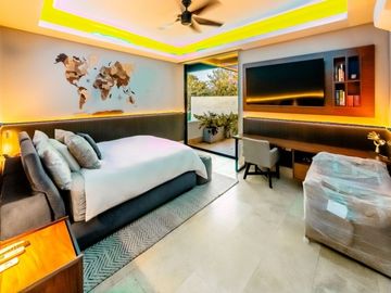 Casa en venta frente a un lago en  campo de golf