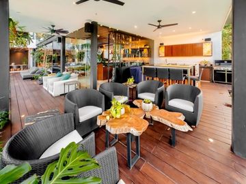 Casa en venta frente a un lago en  campo de golf