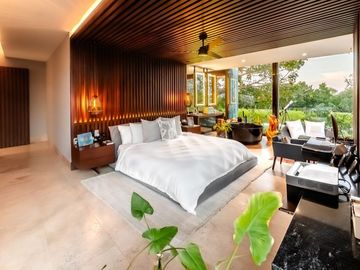 Casa en venta frente a un lago en  campo de golf
