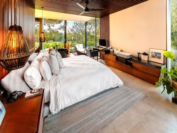 Casa en venta frente a un lago en  campo de golf