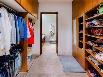 Casa en venta frente a un lago en  campo de golf