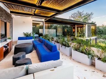Casa en venta frente a un lago en  campo de golf