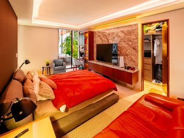 Casa en venta frente a un lago en  campo de golf