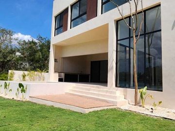 Preventa de casa frente al lago Kanha en en Yucatán Country Club