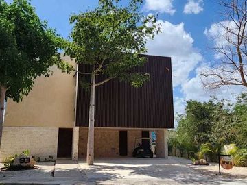 Preventa de casa frente al lago Kanha en en Yucatán Country Club