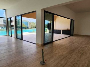 Preventa de casa frente al lago Kanha en en Yucatán Country Club
