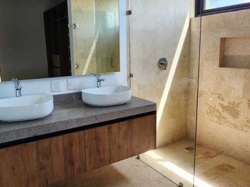 Preventa de casa frente al lago Kanha en en Yucatán Country Club