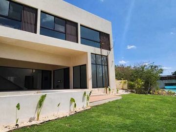 Preventa de casa frente al lago Kanha en en Yucatán Country Club