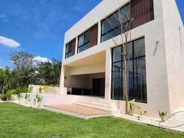 Preventa de casa frente al lago Kanha en en Yucatán Country Club