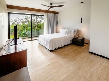 Casa en venta frente al lago con paneles solares