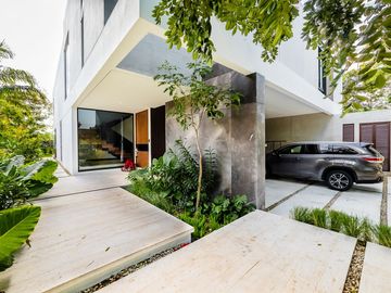 Casa en venta frente al lago con paneles solares