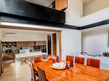 Casa en venta frente al lago con paneles solares