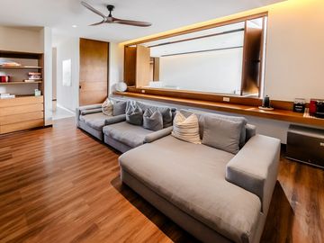 Casa en venta frente al lago con paneles solares