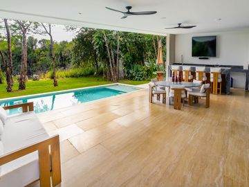 Casa en venta frente al lago con paneles solares