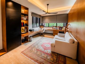 Casa en venta frente al lago con paneles solares
