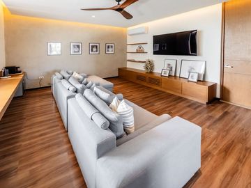Casa en venta frente al lago con paneles solares