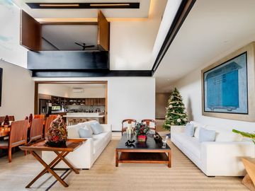 Casa en venta frente al lago con paneles solares