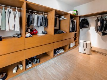 Casa en venta frente al lago con paneles solares