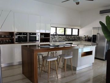 Preciosa casa en renta/venta en el Yucatán Country Club