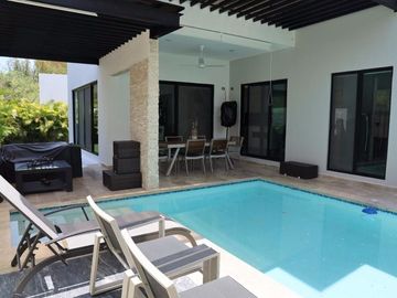 Preciosa casa en renta/venta en el Yucatán Country Club