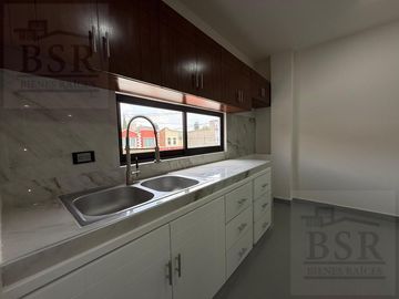 Casa nueva en Venta a pie de calle, en la colonia Ocho cedros, Toluca.