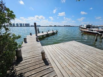 Casa con Muelle en Venta, Pok ta pok Zona Hotelera en Cancún