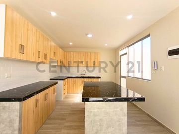SE VENDE CASA EN ESTRENO EN TACNA