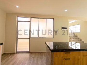 SE VENDE CASA EN ESTRENO EN TACNA