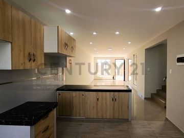 SE VENDE CASA EN ESTRENO EN TACNA